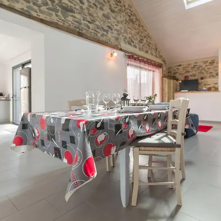 **etable Renovee En Campagne A 20km De La - Ideale Familles Avec Jeux Et Velos Enfants** - Fr-1-306-1047 * Saint-Viaud