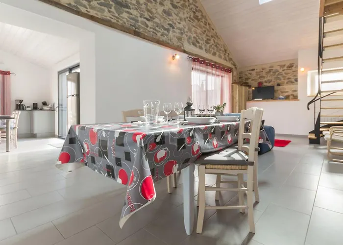 **etable Renovee En Campagne A 20km De La - Ideale Familles Avec Jeux Et Velos Enfants** - Fr-1-306-1047 * Saint-Viaud